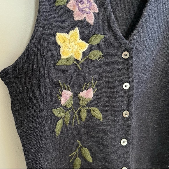 Banana Republic Sweater Vest Embroidered Wool Cottagecore Size Small - Picture 4 of 7